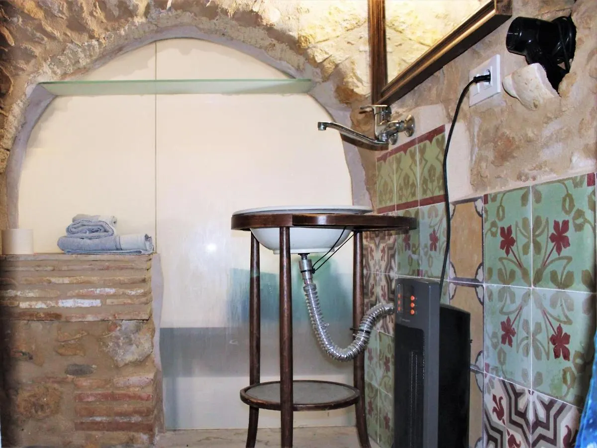 Rustic Holiday Home Les Corts Del Mas Virrei Χιρόνα